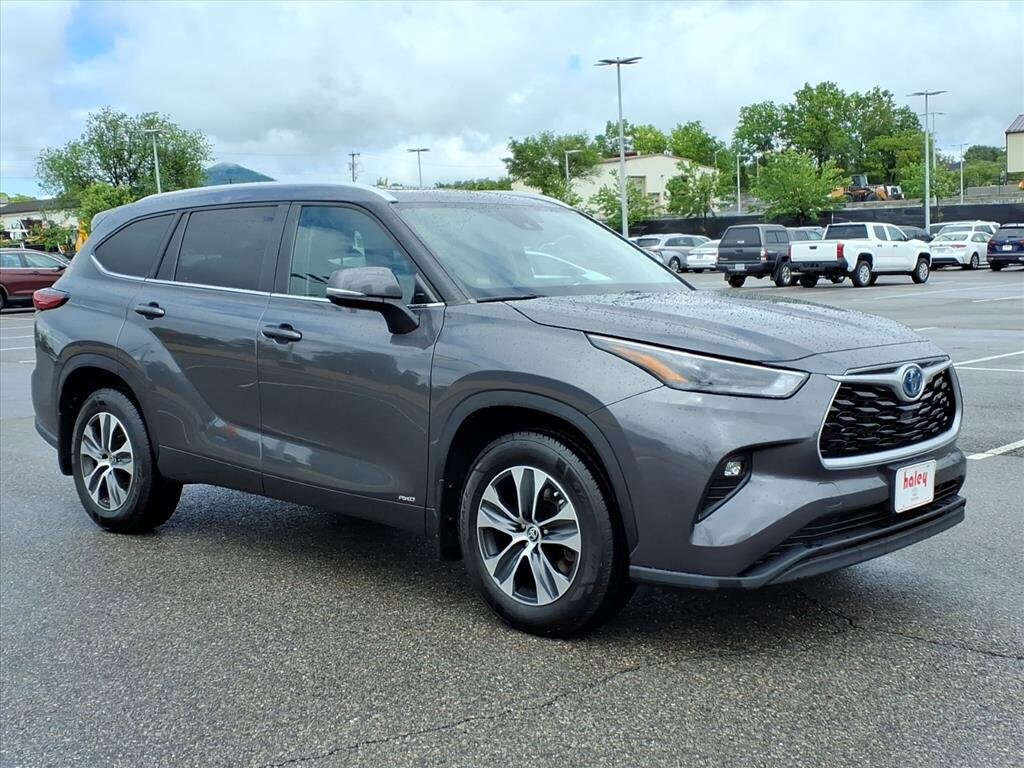 Used 2023 Toyota Highlander Hybrid XLE SUV