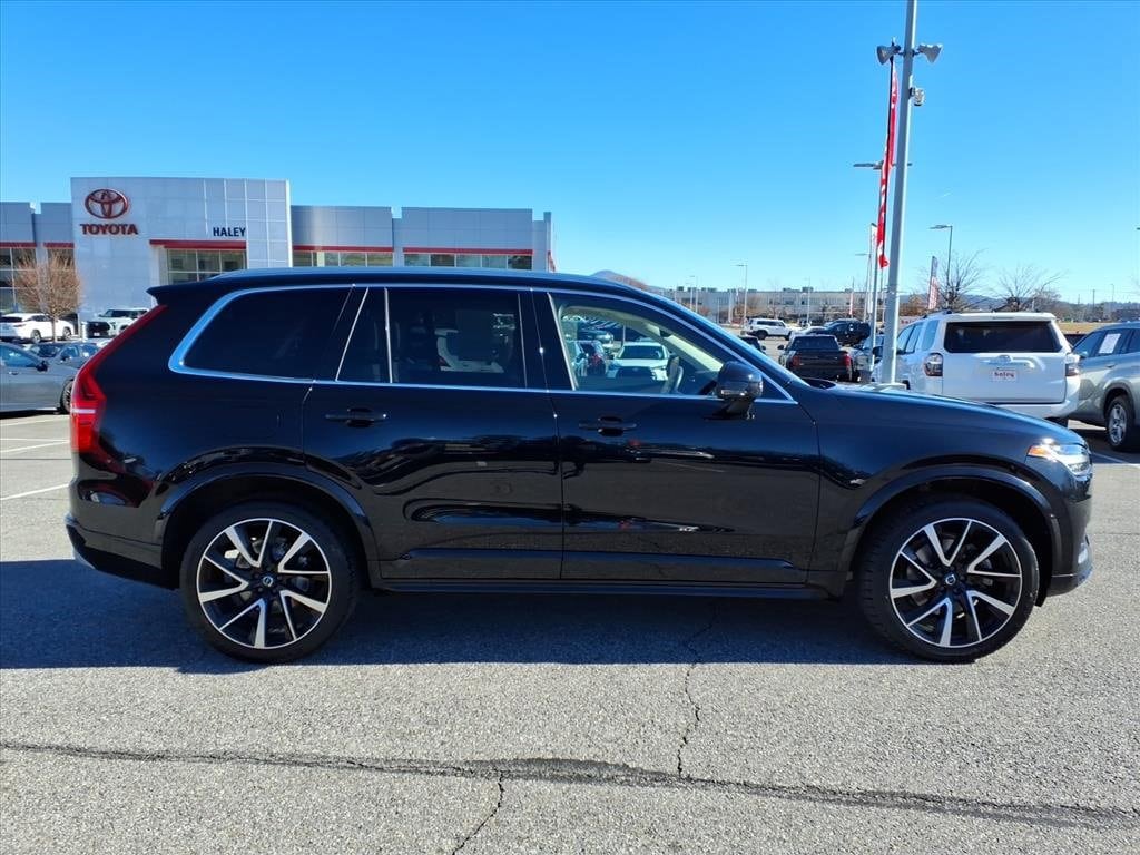 Used 2022 Volvo XC90 Momentum SUV