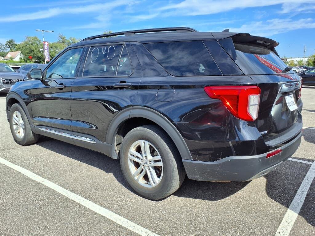 2023 Ford Explorer XLT photo 2