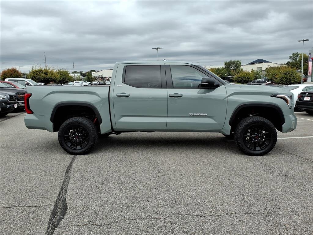 2024 Toyota Tundra SR5 CrewMax photo 2