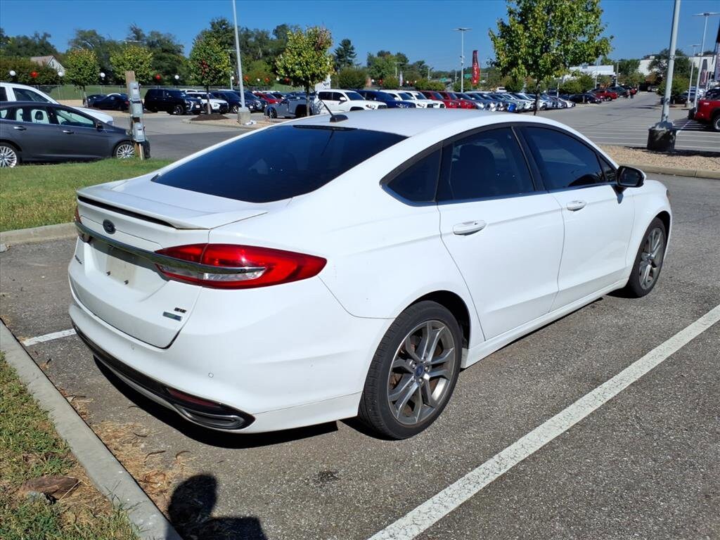 2017 Ford Fusion SE photo 2