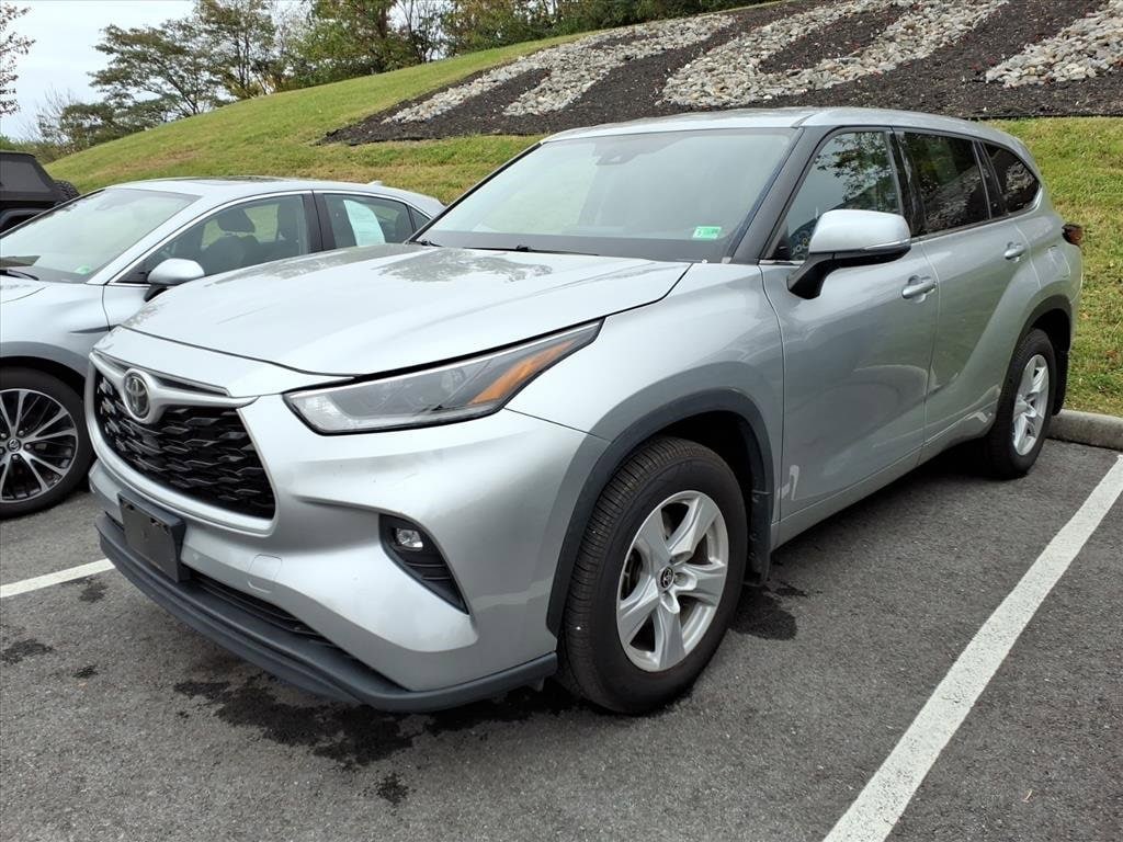 Used 2021 Toyota Highlander LE SUV