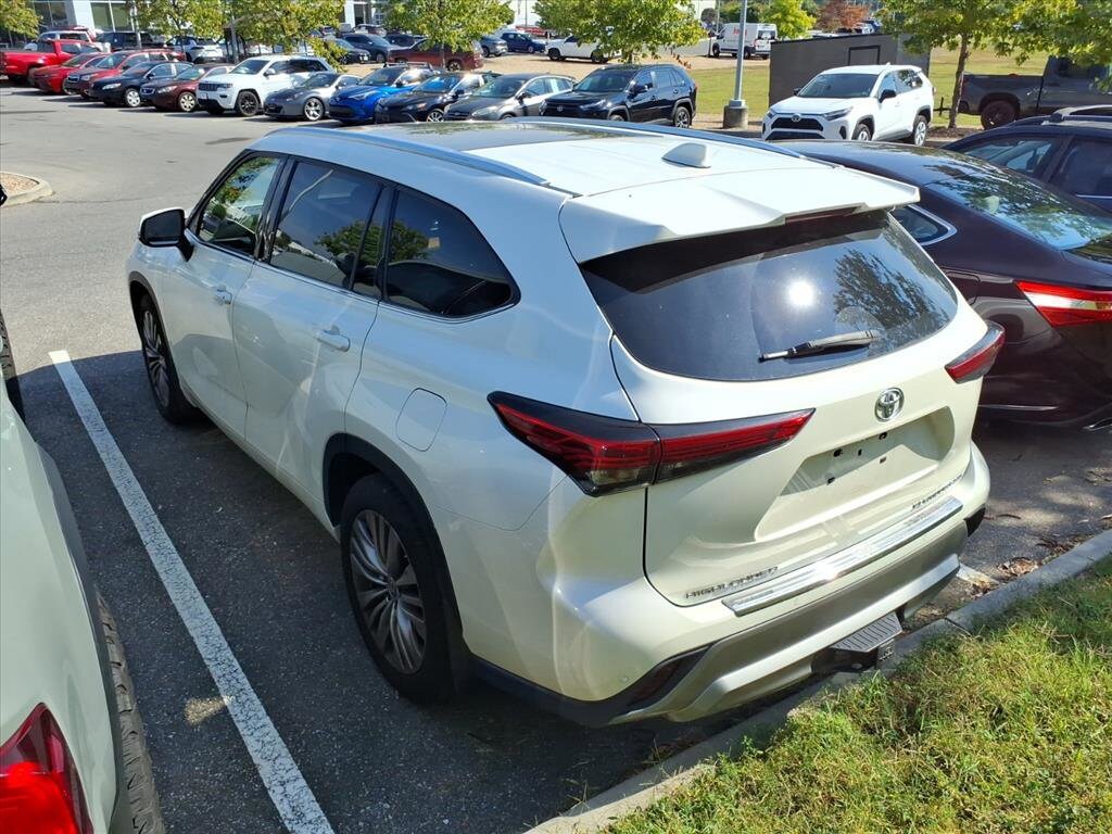 2021 Toyota Highlander Platinum photo 3