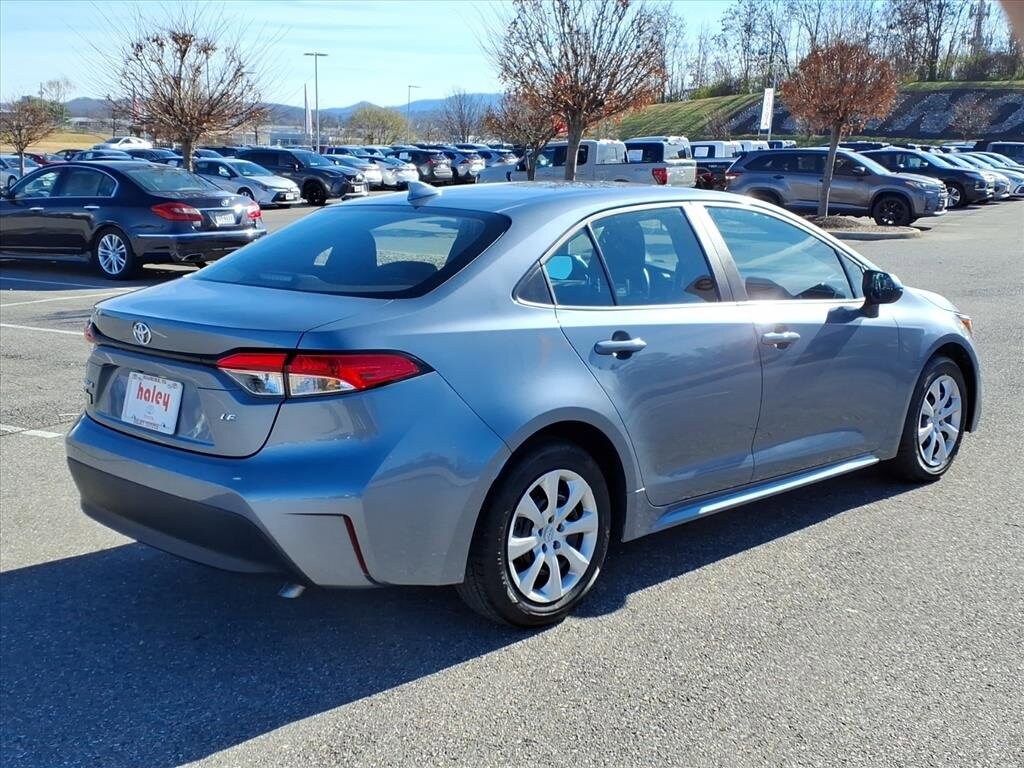 2024 Toyota Corolla LE photo 3