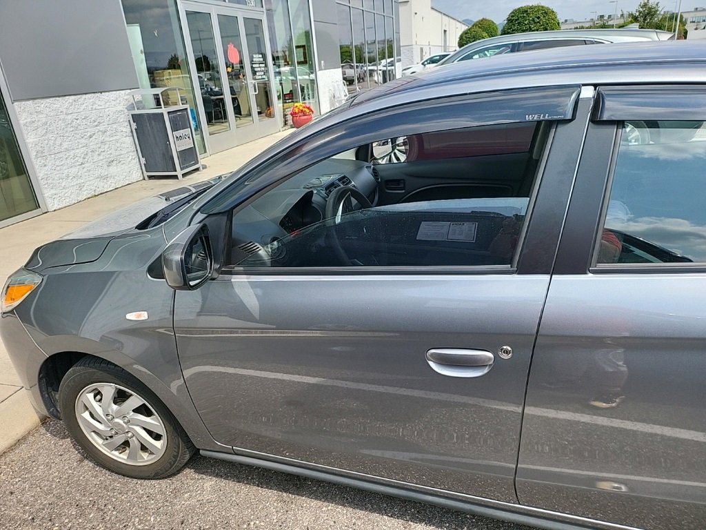 2023 Mitsubishi Mirage ES photo 4