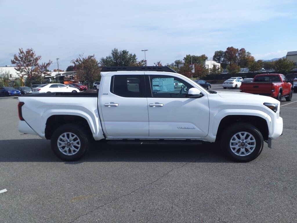 2024 Toyota Tacoma SR5 photo 2