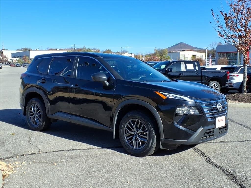 2024 Nissan Rogue S photo 2