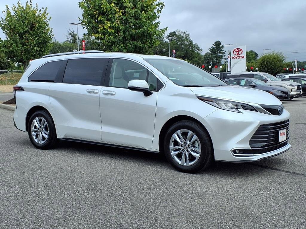 2025 Toyota Sienna Limited photo 2