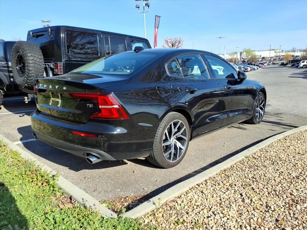 Used 2020 Volvo S60 Momentum Sedan