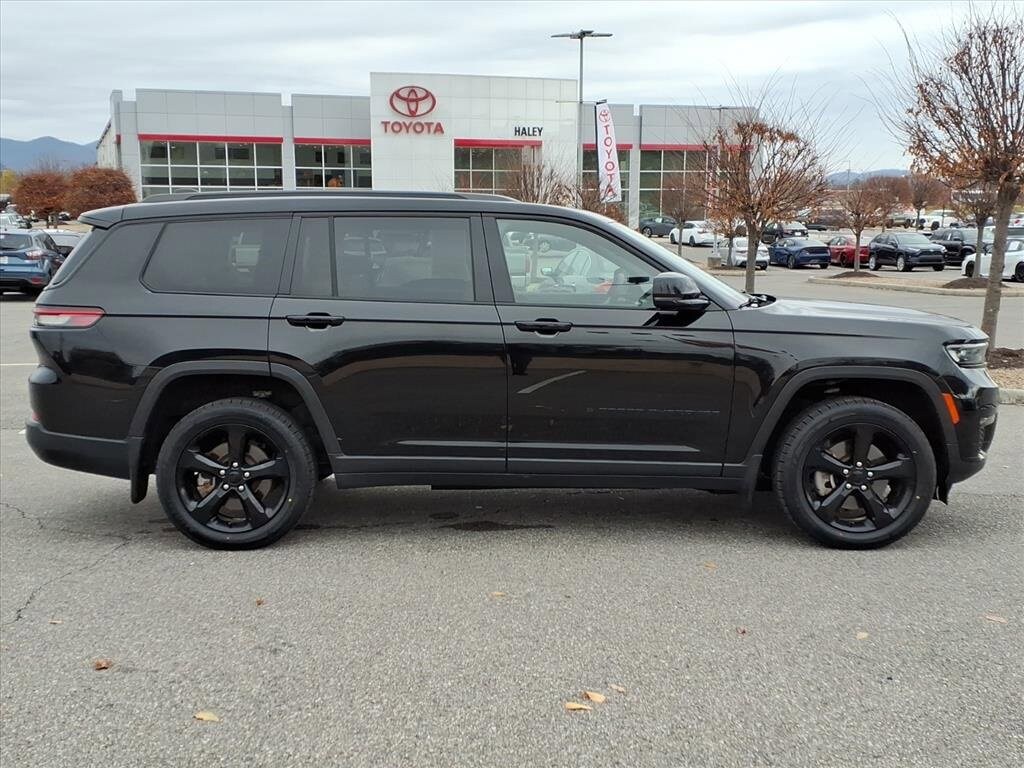 2023 Jeep Grand Cherokee Limited photo 3