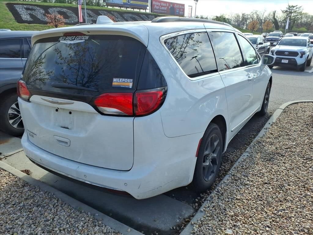 Used 2017 Chrysler Pacifica Touring-L Van