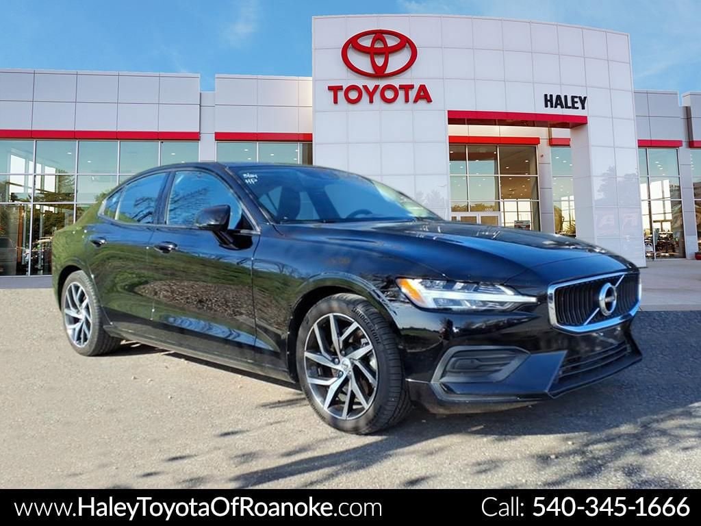 Used 2020 Volvo S60 Momentum Sedan