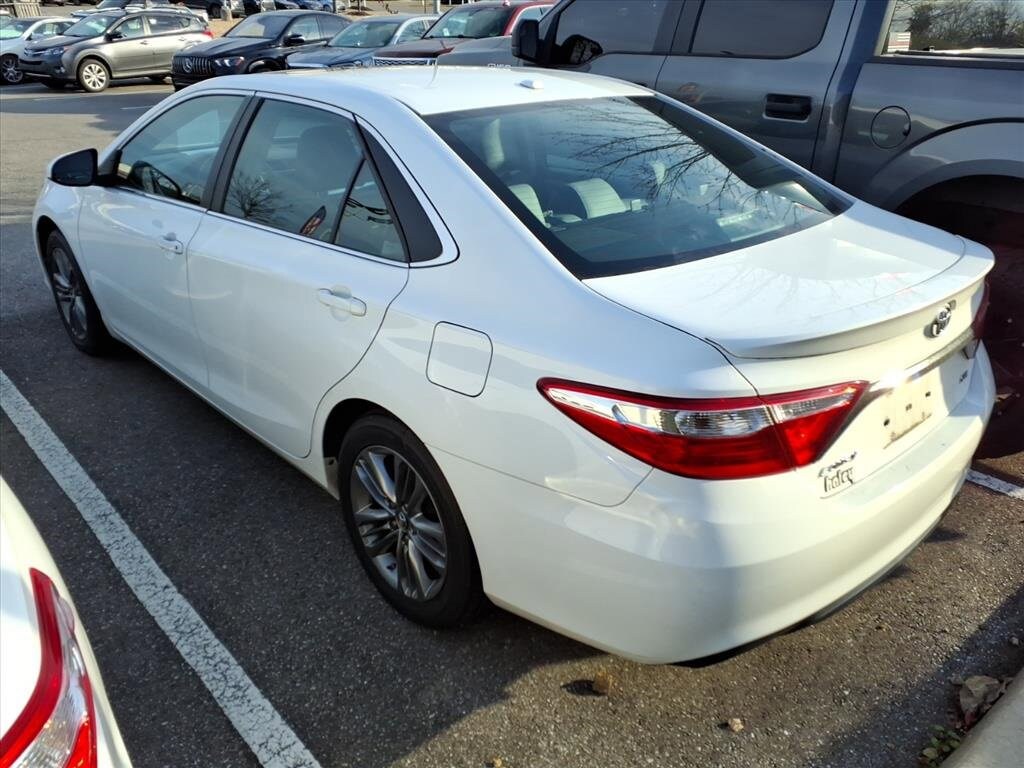 2017 Toyota Camry SE photo 4