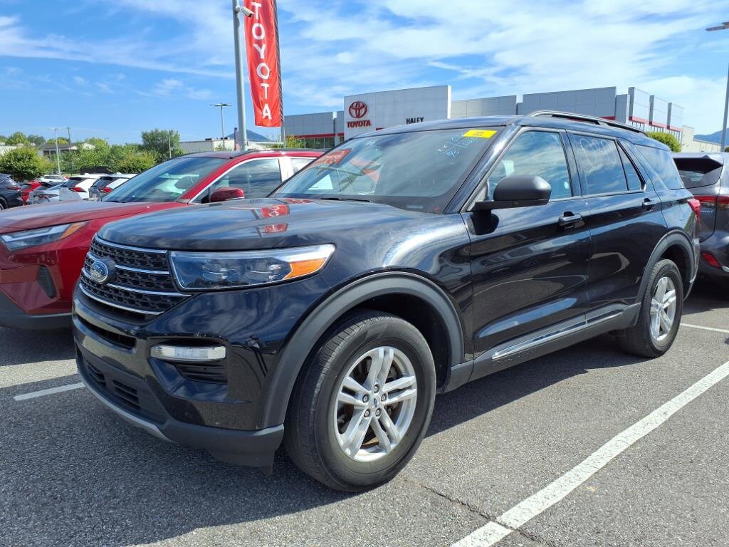 2023 Ford Explorer XLT photo 3