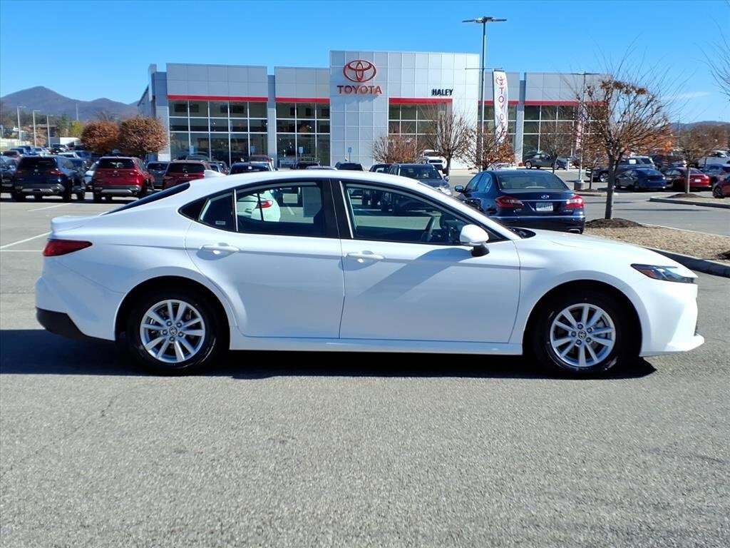 2025 Toyota Camry LE photo 3