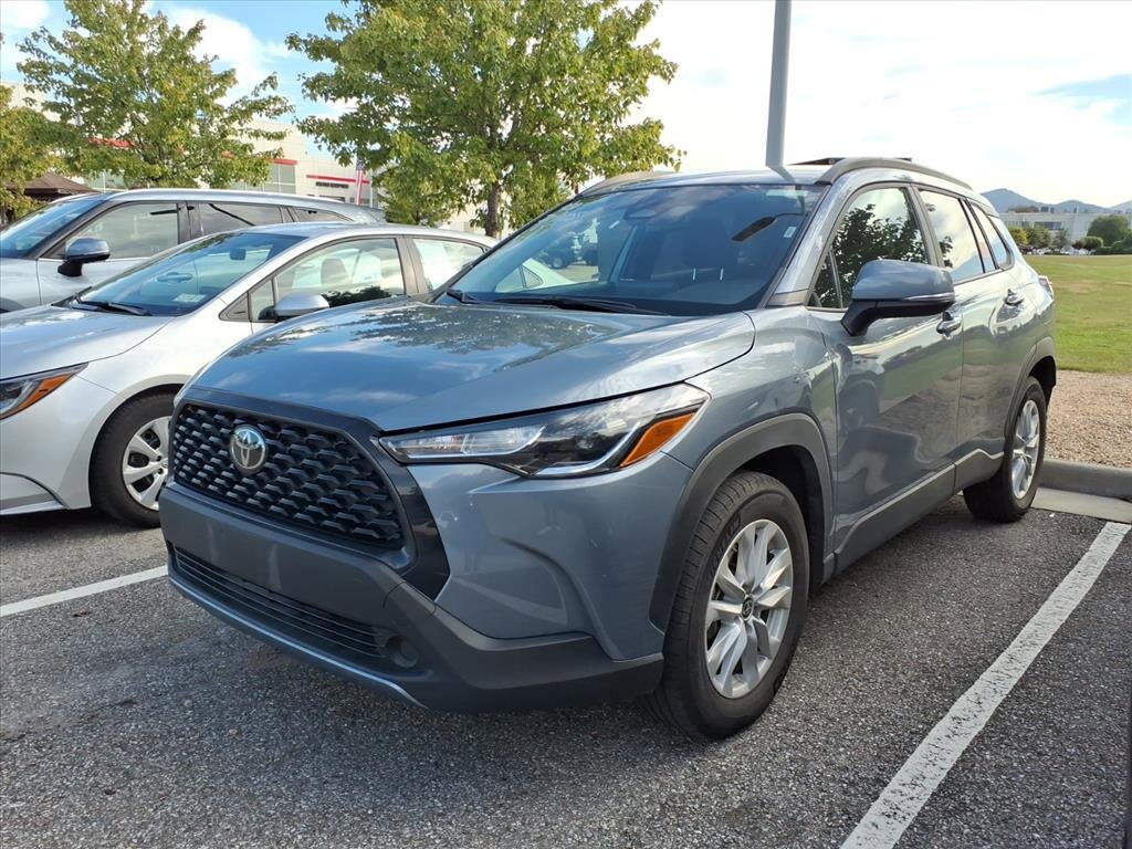2024 Toyota Corolla Cross LE photo 4