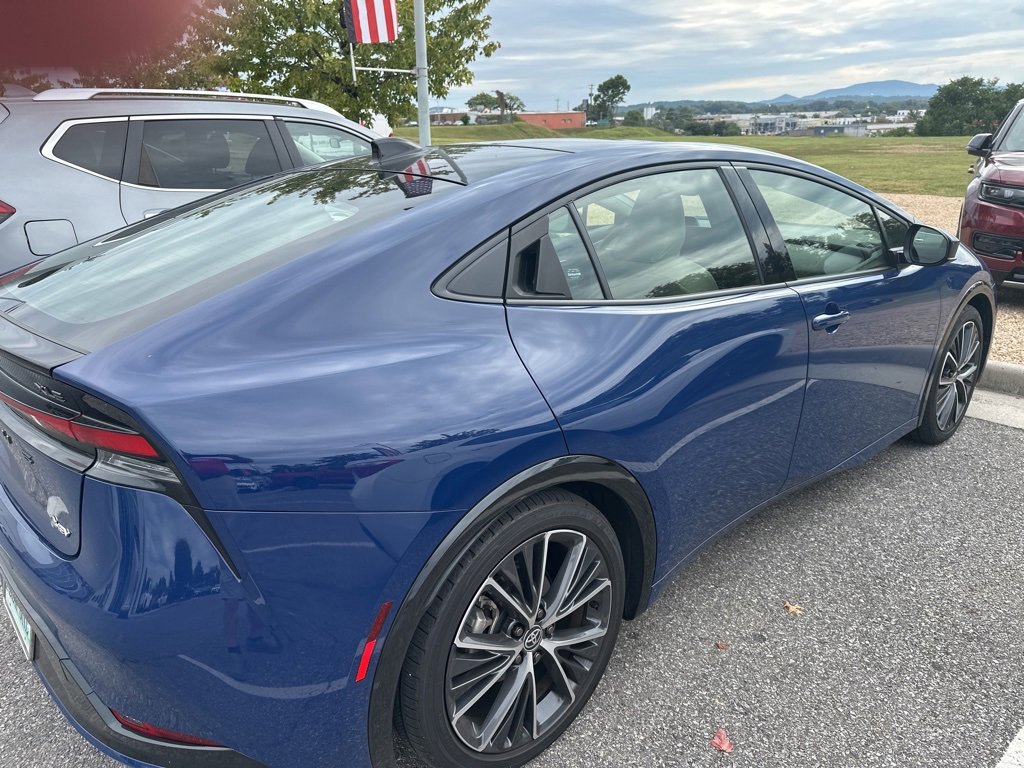2024 Toyota Prius XLE photo 3