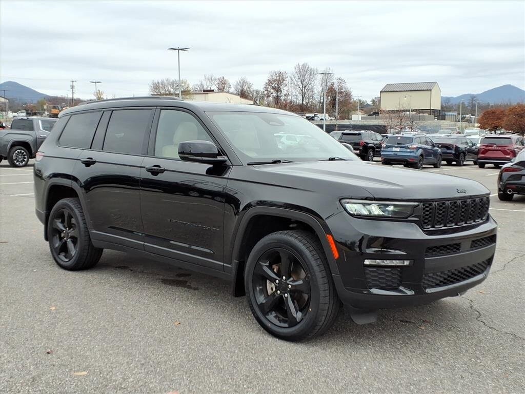 2023 Jeep Grand Cherokee Limited photo 2