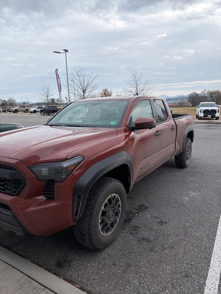 2025 Toyota Tacoma TRD Off-Road photo 2