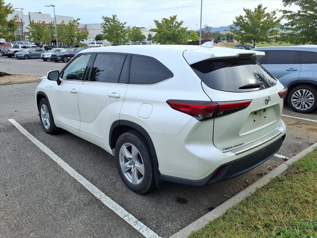 2020 Toyota Highlander LE photo 2