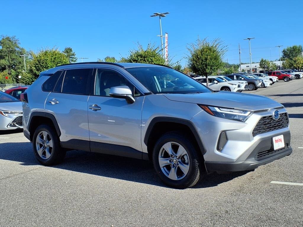 2024 Toyota RAV4 Hybrid XLE photo 2