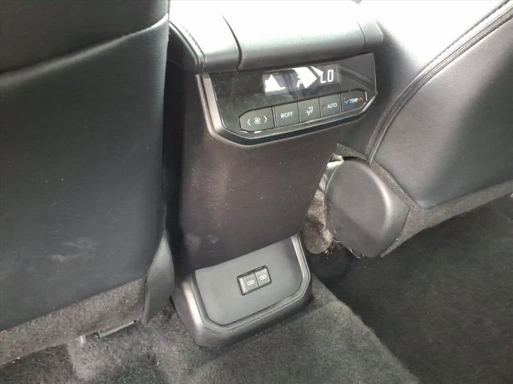 2025 Toyota Highlander LE - Photo 14
