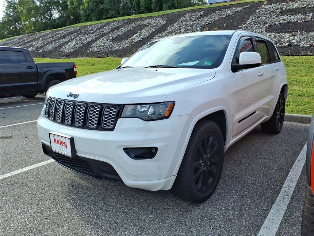 2017 Jeep Grand Cherokee Laredo Altitude photo 3