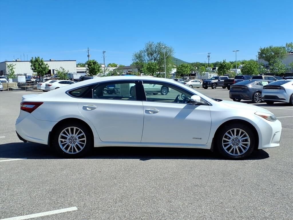 Used 2018 Toyota Avalon Hybrid Limited Sedan