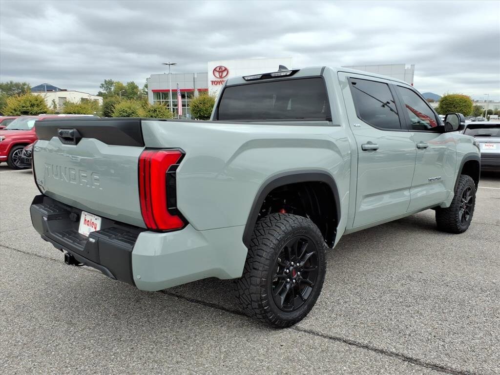 2024 Toyota Tundra SR5 CrewMax photo 3