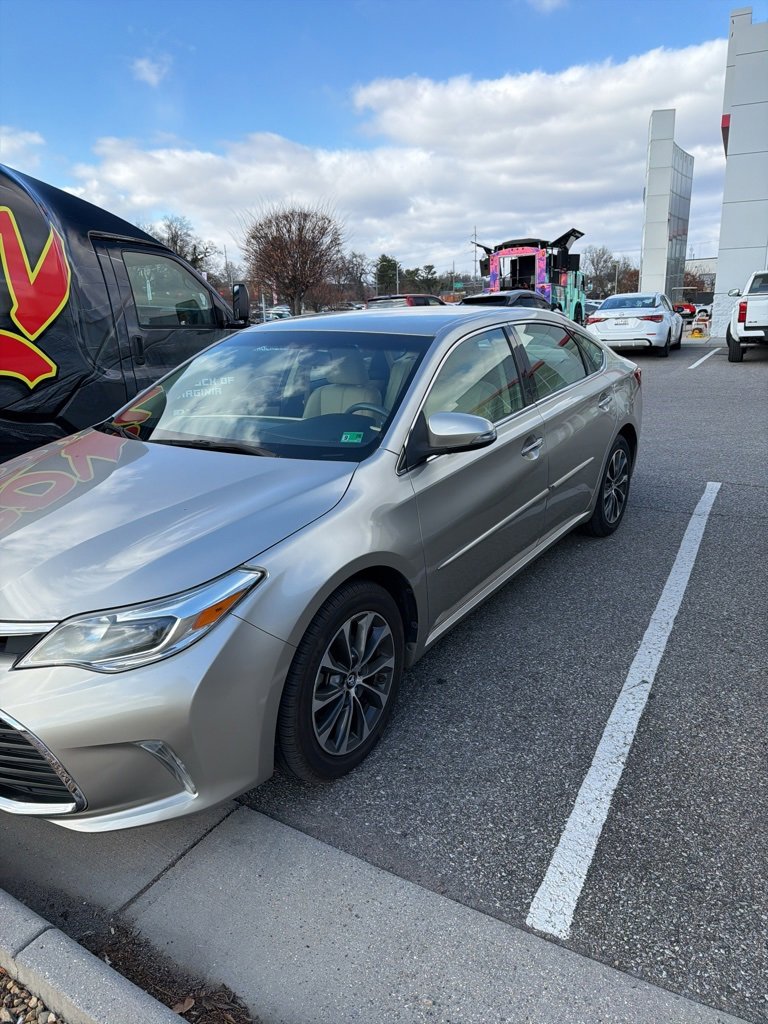 2016 Toyota Avalon XLE photo 2