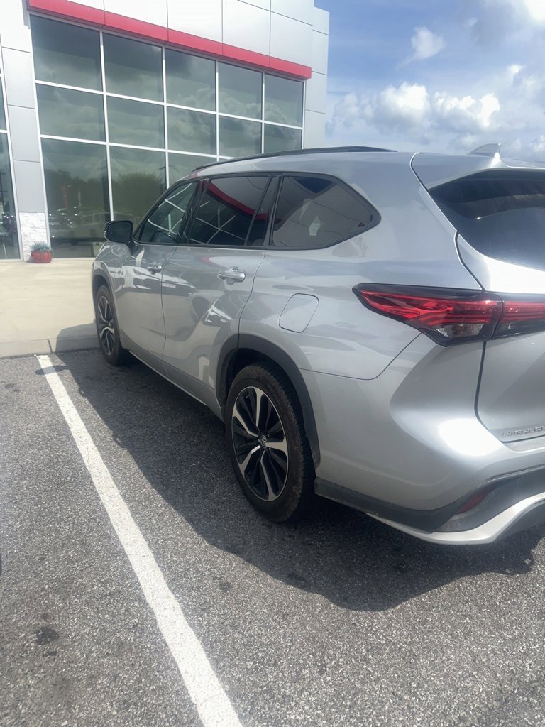 2022 Toyota Highlander XSE photo 2