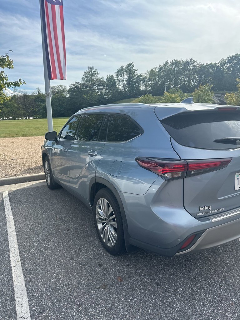 2024 Toyota Highlander Hybrid Platinum photo 4