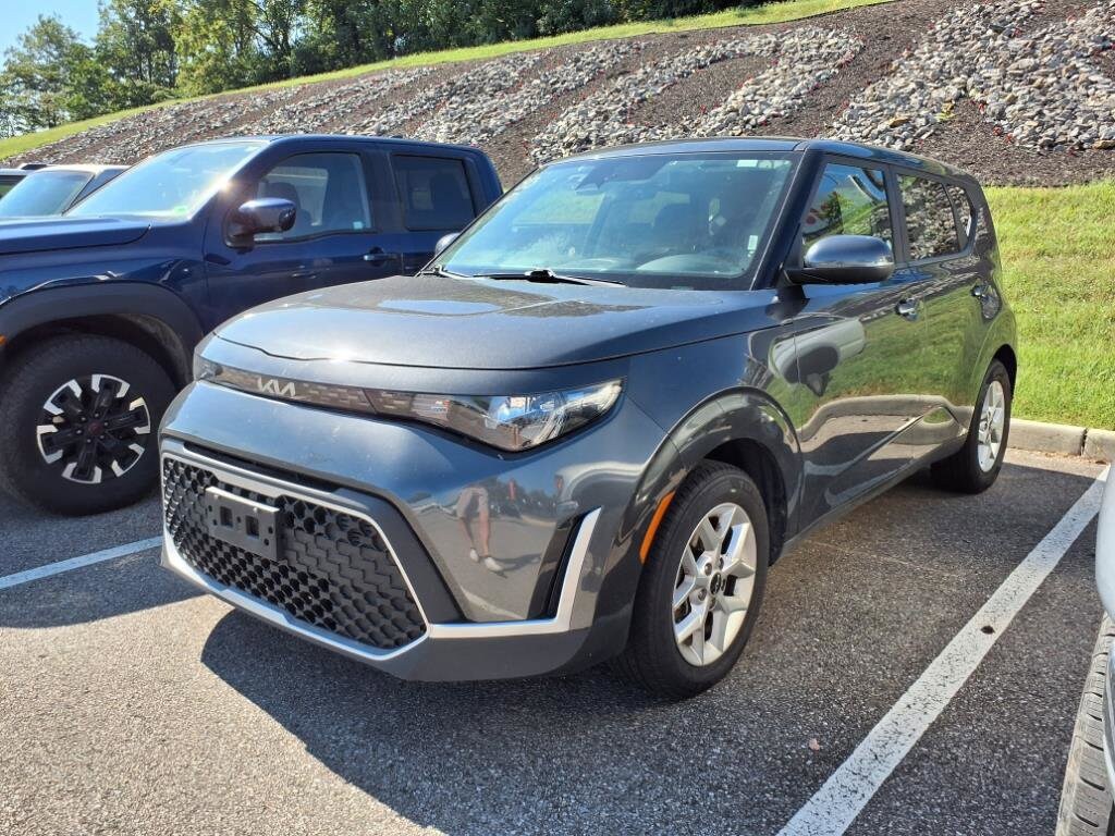 2023 Kia Soul LX photo 3
