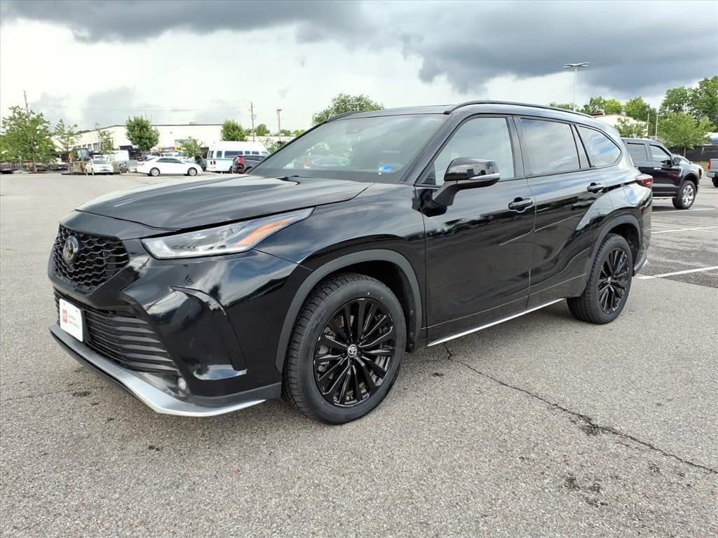 2025 Toyota Highlander LE - Photo 9