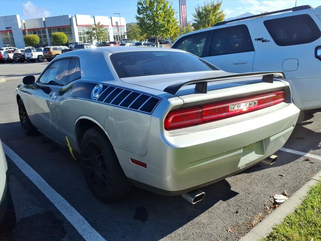 2010 Dodge Challenger SE photo 2