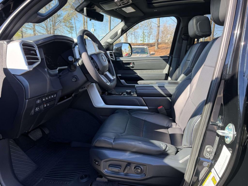 2025 Toyota Tundra Platinum - Photo 16