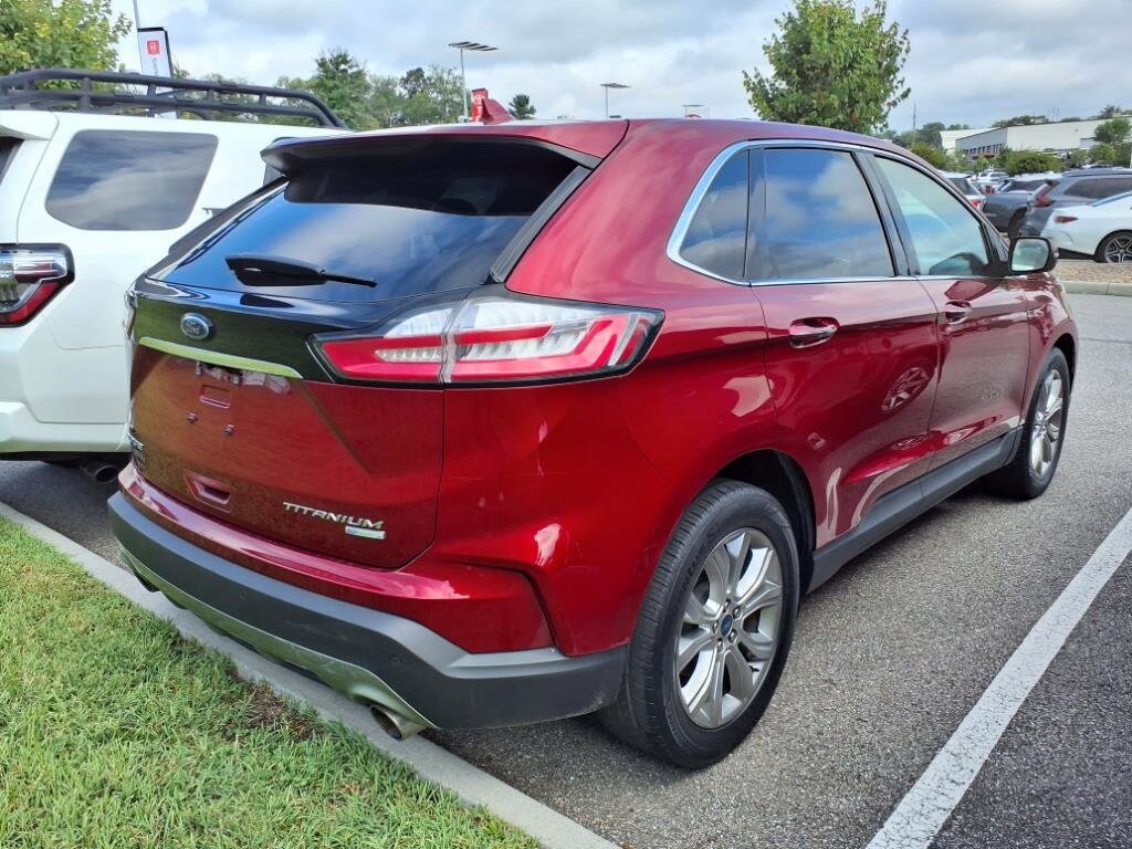 2019 Ford Edge Titanium photo 2