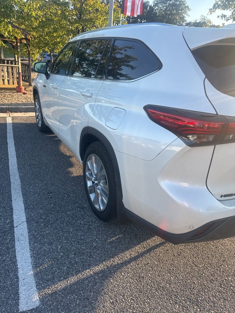 2021 Toyota Highlander Hybrid Limited photo 4
