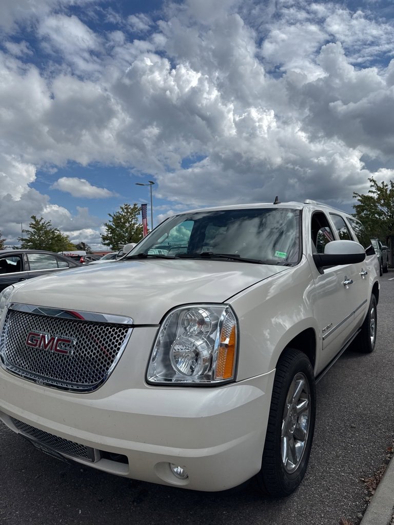 2012 Gmc Yukon XL Denali photo 2