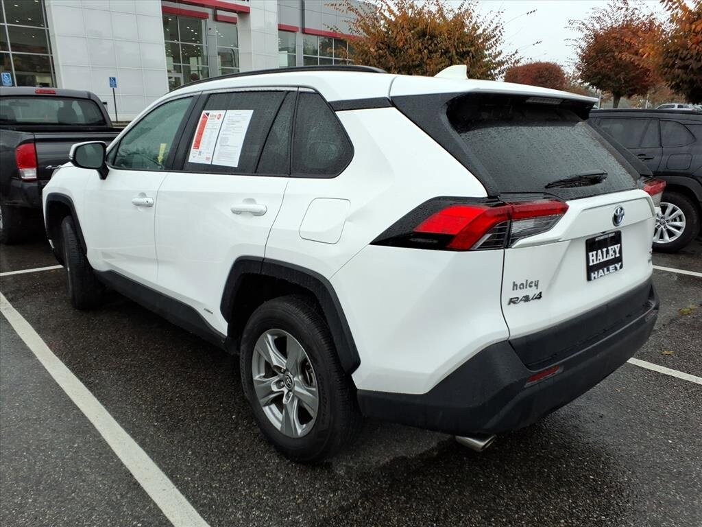 2024 Toyota RAV4 Hybrid XLE photo 3