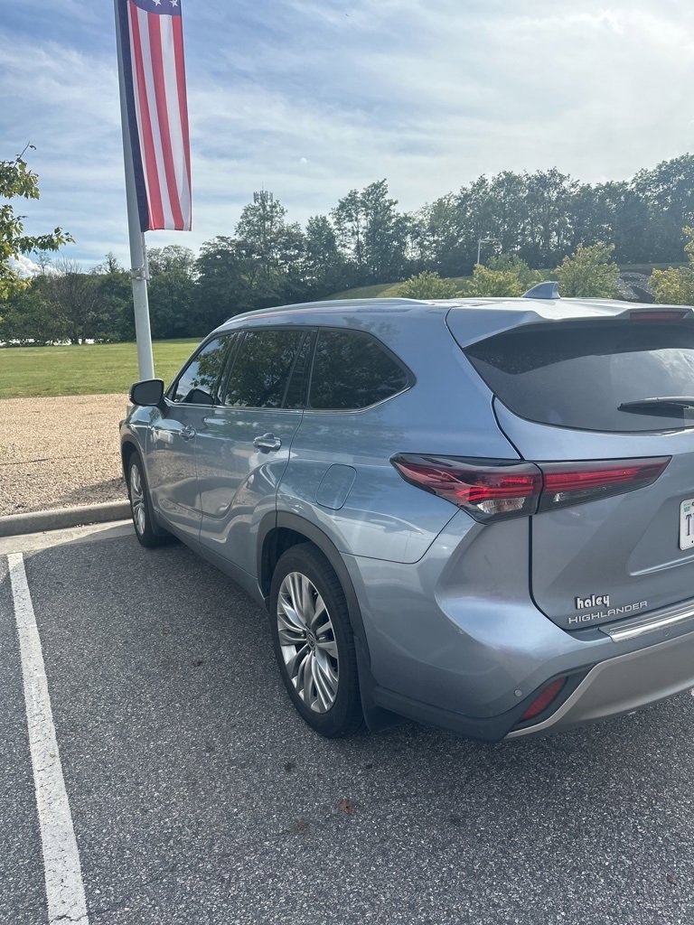 2024 Toyota Highlander Hybrid Platinum photo 4