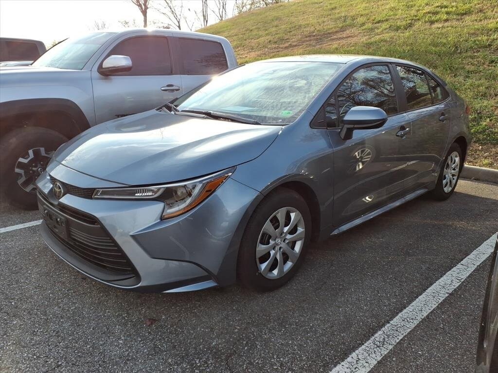 2024 Toyota Corolla LE photo 2