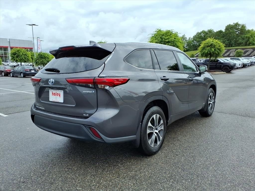 Used 2023 Toyota Highlander Hybrid XLE SUV