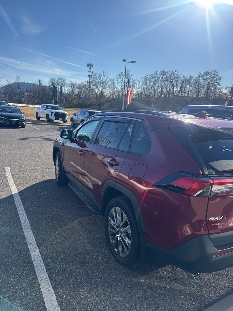 2024 Toyota RAV4 XLE Premium photo 4