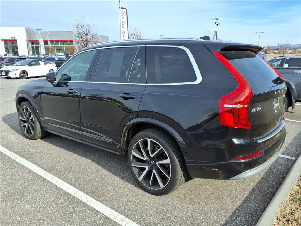 Used 2022 Volvo XC90 Momentum SUV