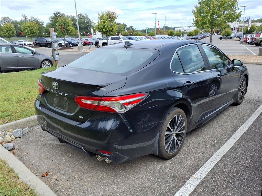 2019 Toyota Camry SE photo 2