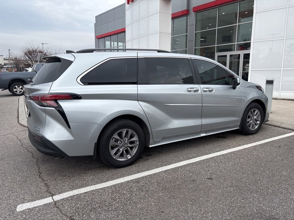 Used 2022 Toyota Sienna XLE Van Passenger Van