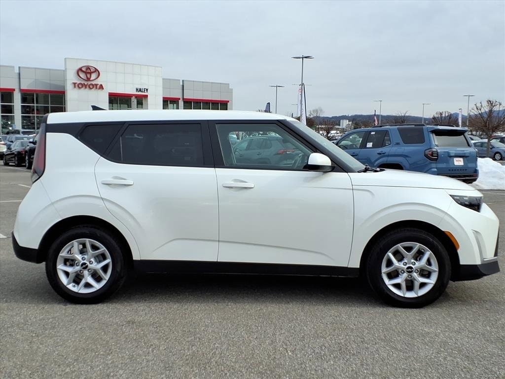 Used 2024 Kia Soul LX Hatchback