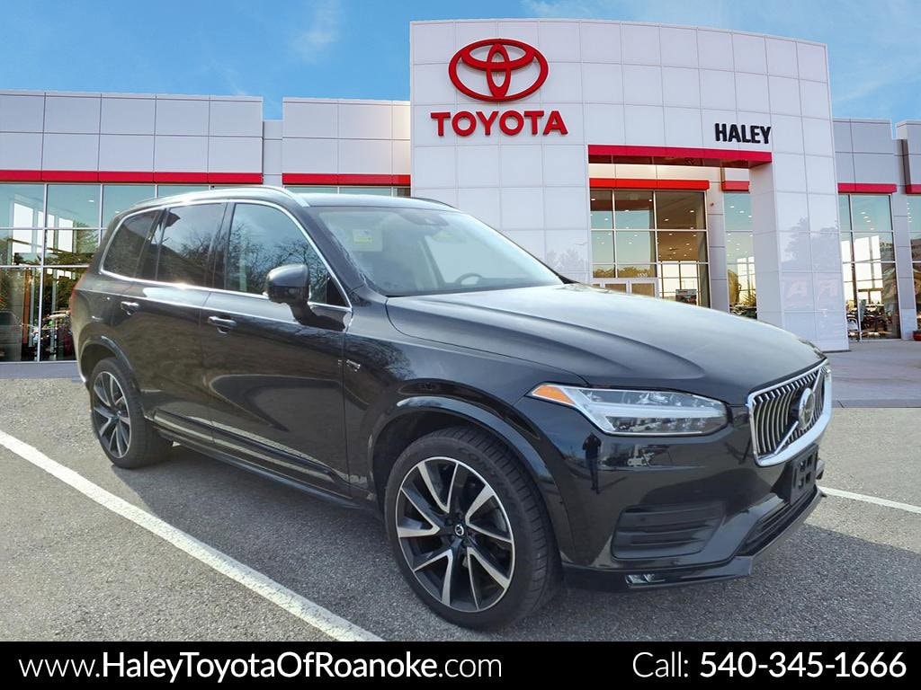 Used 2022 Volvo XC90 Momentum SUV