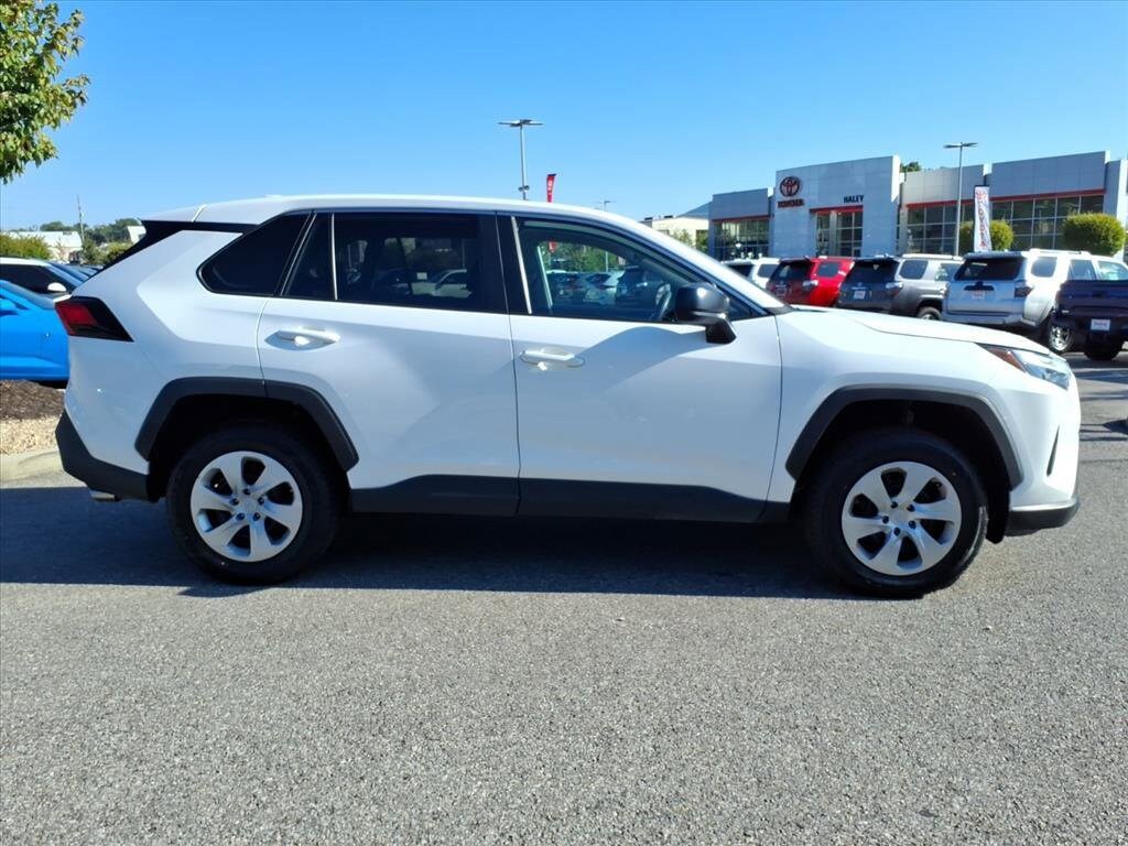 2024 Toyota RAV4 LE photo 3